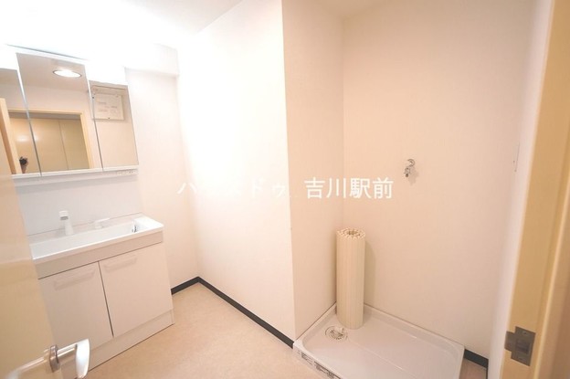 apartment 埼玉県吉川市木売１丁目9-4 クレオメデス101