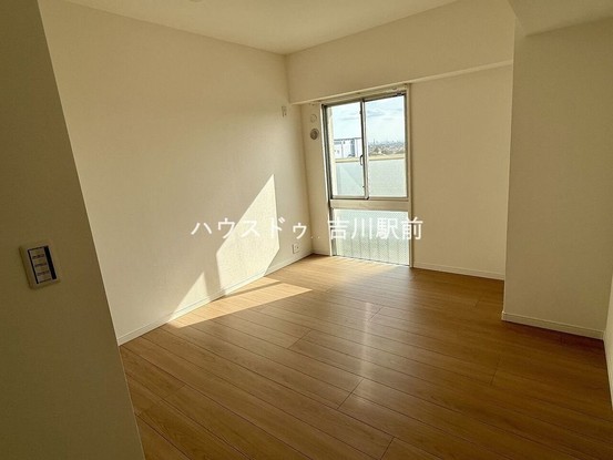 apartment 埼玉県吉川市木売１丁目9-4 クレオメデス101