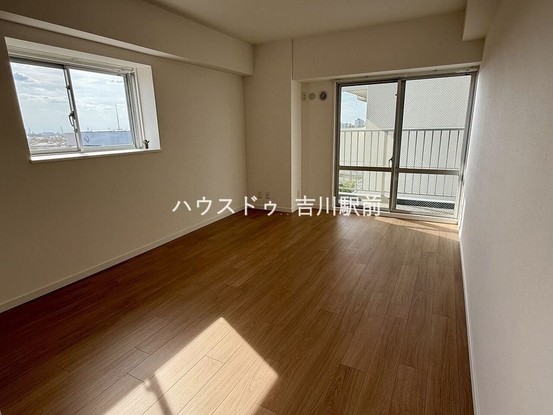 apartment 埼玉県吉川市木売１丁目9-4 クレオメデス101