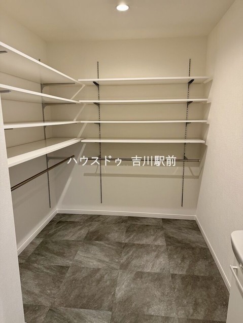 apartment 埼玉県吉川市木売１丁目9-4 クレオメデス101