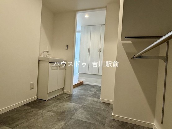 apartment 埼玉県吉川市木売１丁目9-4 クレオメデス101