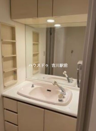 apartment 埼玉県吉川市木売１丁目9-4 クレオメデス101