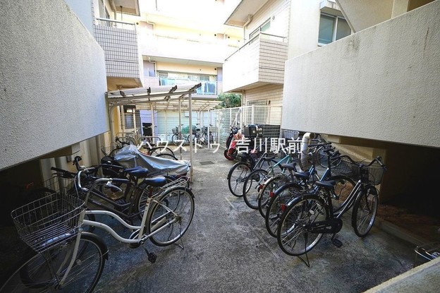 apartment 埼玉県吉川市木売１丁目9-4 クレオメデス101