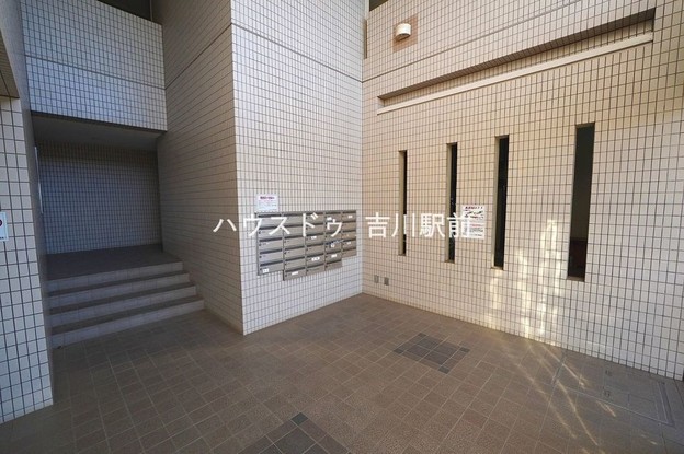 apartment 埼玉県吉川市木売１丁目9-4 クレオメデス101