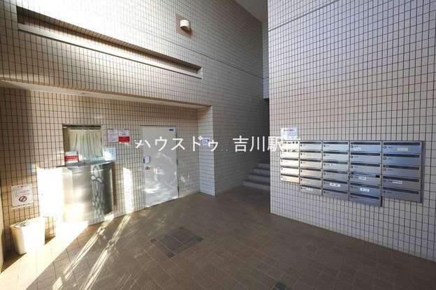 apartment 埼玉県吉川市木売１丁目9-4 クレオメデス101