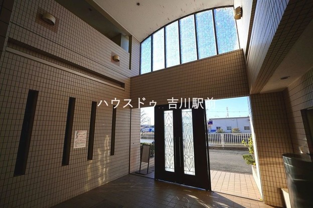 apartment 埼玉県吉川市木売１丁目9-4 クレオメデス101