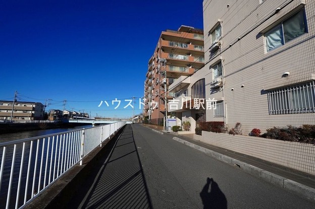 apartment 埼玉県吉川市木売１丁目9-4 クレオメデス101