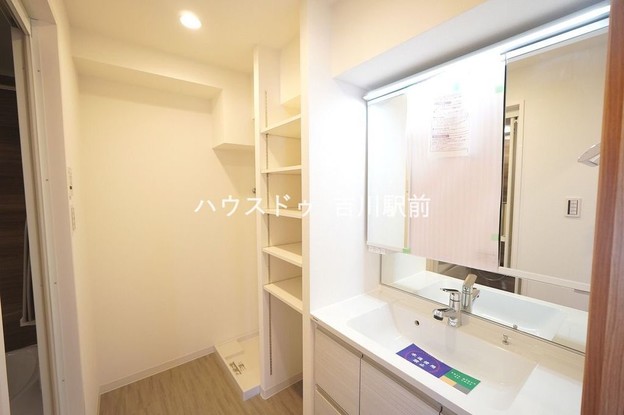 apartment 埼玉県吉川市木売１丁目9-4 クレオメデス101
