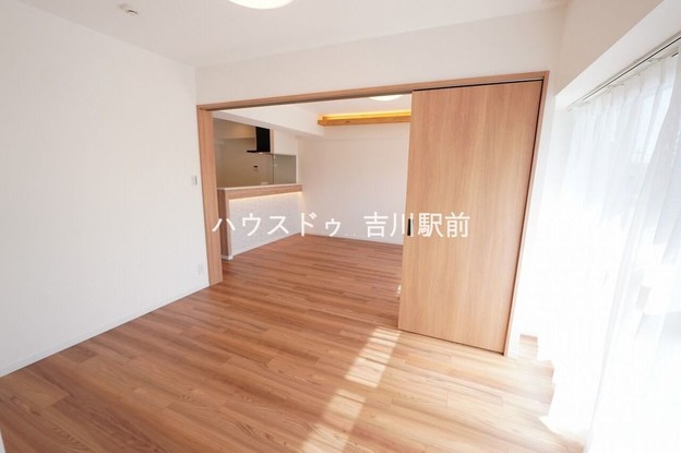 apartment 埼玉県吉川市木売１丁目9-4 クレオメデス101