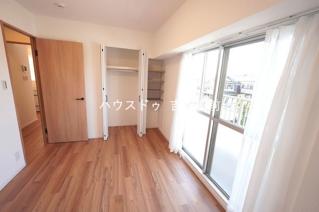 apartment 埼玉県吉川市木売１丁目9-4 クレオメデス101