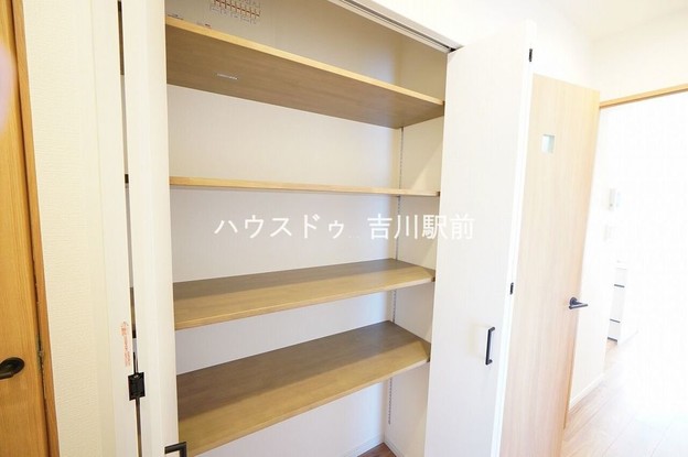 apartment 埼玉県吉川市木売１丁目9-4 クレオメデス101