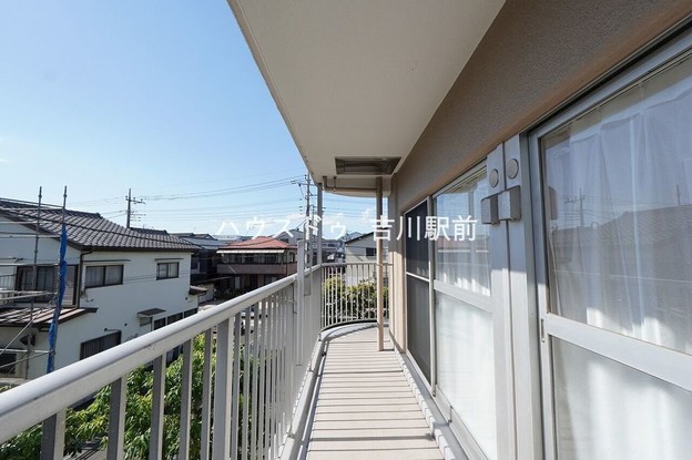 apartment 埼玉県吉川市木売１丁目9-4 クレオメデス101