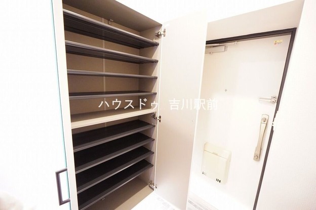apartment 埼玉県吉川市木売１丁目9-4 クレオメデス101