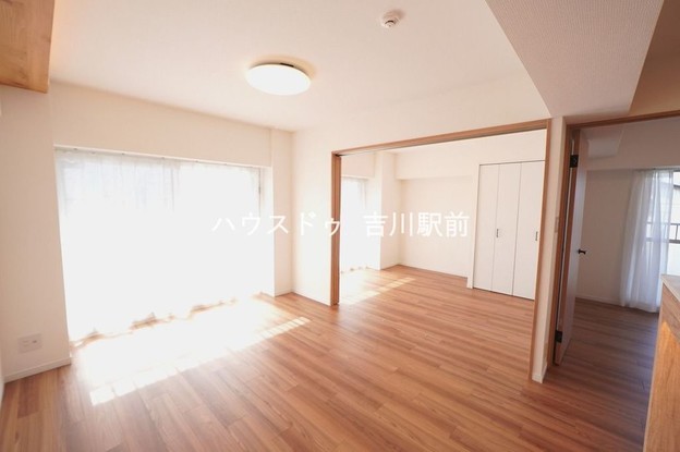 apartment 埼玉県吉川市木売１丁目9-4 クレオメデス101