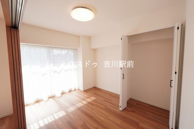 apartment 埼玉県吉川市木売１丁目9-4 クレオメデス101