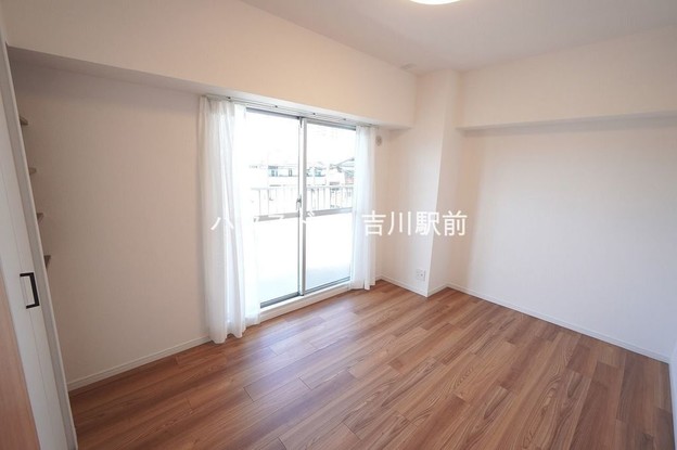apartment 埼玉県吉川市木売１丁目9-4 クレオメデス101