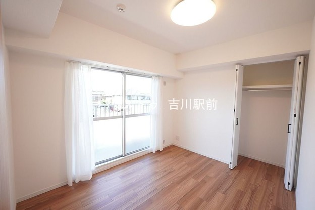 apartment 埼玉県吉川市木売１丁目9-4 クレオメデス101