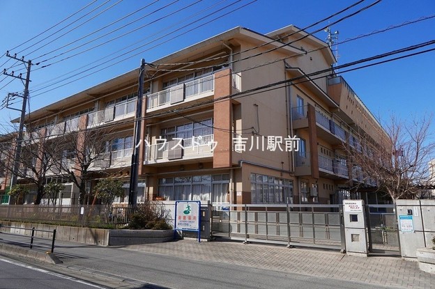 apartment 埼玉県吉川市木売１丁目9-4 クレオメデス101