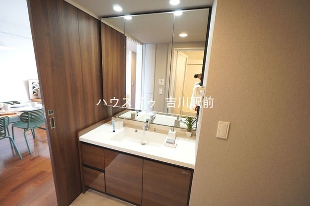 apartment 埼玉県吉川市木売１丁目9-4 クレオメデス101
