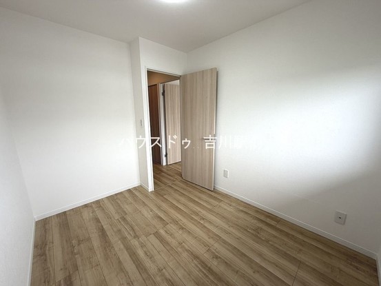 apartment 埼玉県吉川市木売１丁目9-4 クレオメデス101