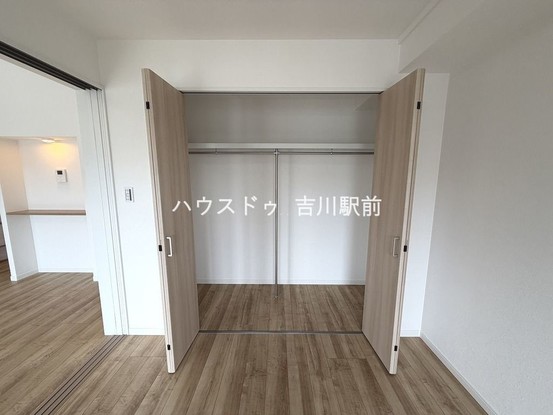 apartment 埼玉県吉川市木売１丁目9-4 クレオメデス101