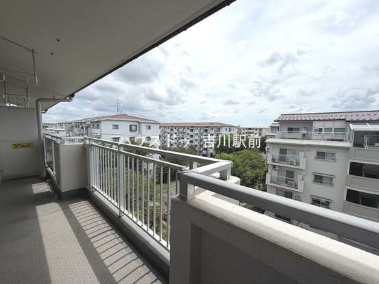 apartment 埼玉県吉川市木売１丁目9-4 クレオメデス101