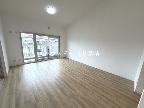 apartment 埼玉県吉川市木売１丁目9-4 クレオメデス101