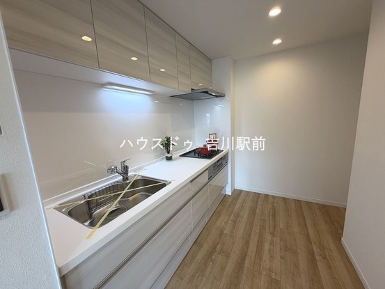 apartment 埼玉県吉川市木売１丁目9-4 クレオメデス101