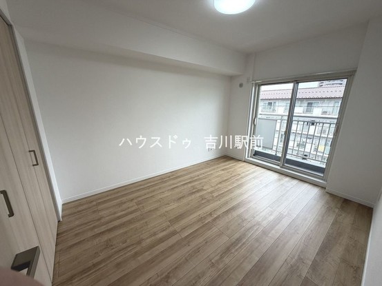 apartment 埼玉県吉川市木売１丁目9-4 クレオメデス101