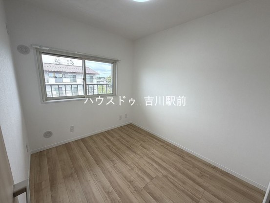 apartment 埼玉県吉川市木売１丁目9-4 クレオメデス101
