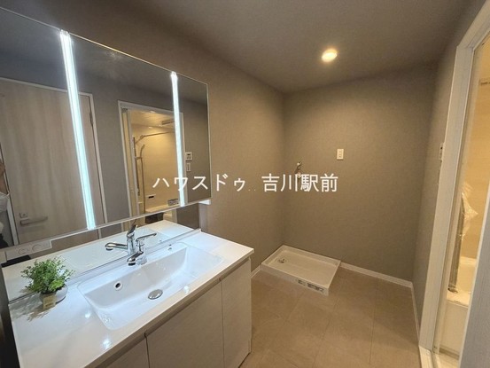 apartment 埼玉県吉川市木売１丁目9-4 クレオメデス101