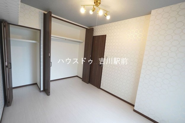 apartment 埼玉県吉川市木売１丁目9-4 クレオメデス101