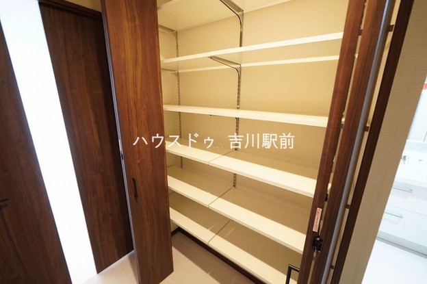 apartment 埼玉県吉川市木売１丁目9-4 クレオメデス101