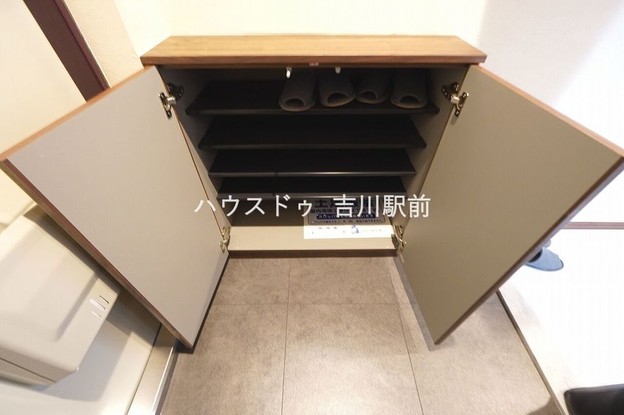 apartment 埼玉県吉川市木売１丁目9-4 クレオメデス101