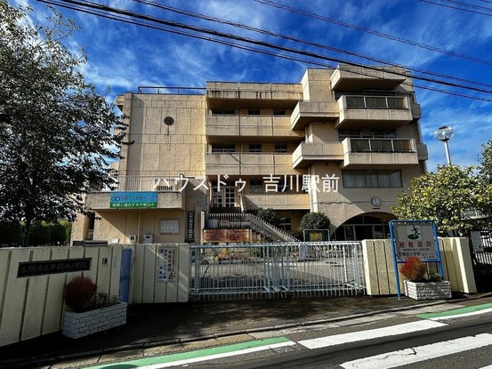 apartment 埼玉県吉川市木売１丁目9-4 クレオメデス101