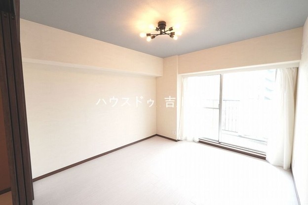 apartment 埼玉県吉川市木売１丁目9-4 クレオメデス101