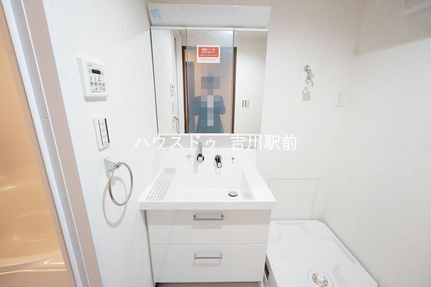 apartment 埼玉県吉川市木売１丁目9-4 クレオメデス101