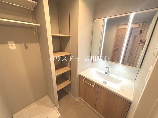 apartment 埼玉県吉川市木売１丁目9-4 クレオメデス101
