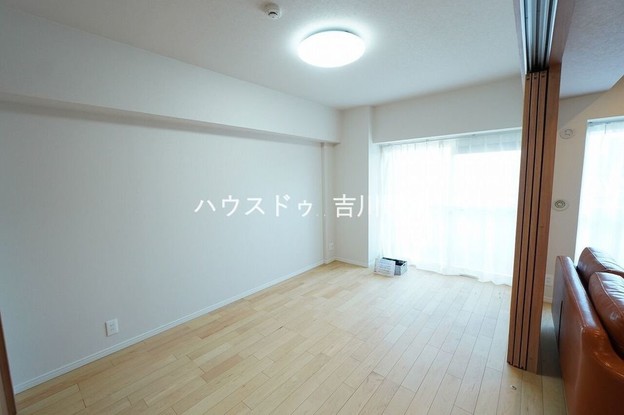 apartment 埼玉県吉川市木売１丁目9-4 クレオメデス101