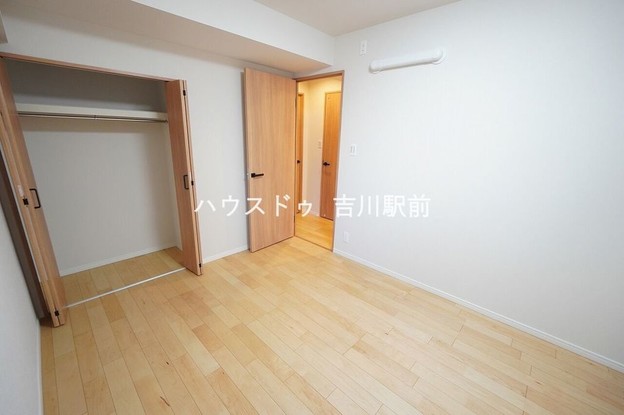 apartment 埼玉県吉川市木売１丁目9-4 クレオメデス101