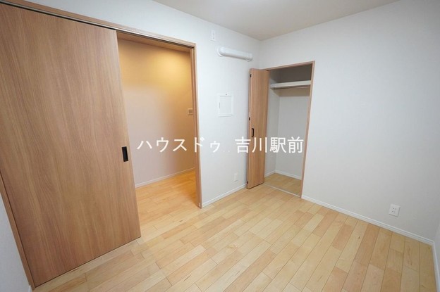 apartment 埼玉県吉川市木売１丁目9-4 クレオメデス101