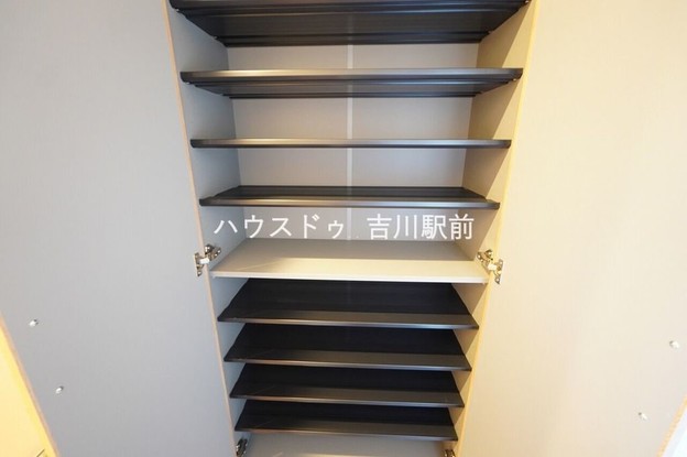 apartment 埼玉県吉川市木売１丁目9-4 クレオメデス101
