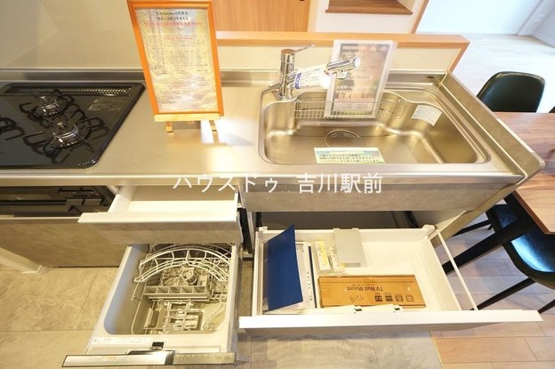 apartment 埼玉県吉川市木売１丁目9-4 クレオメデス101