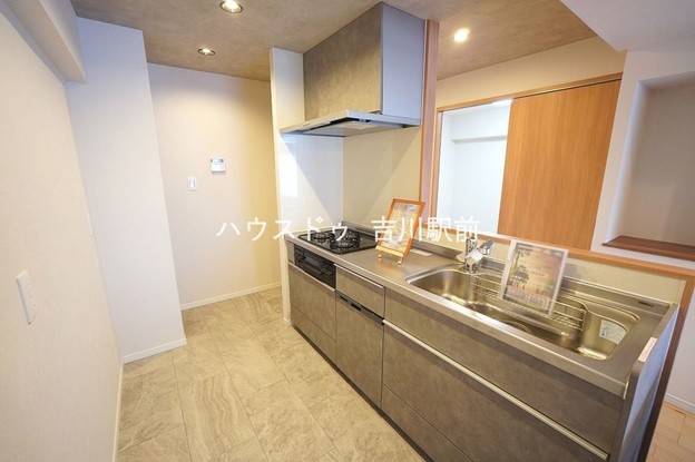 apartment 埼玉県吉川市木売１丁目9-4 クレオメデス101