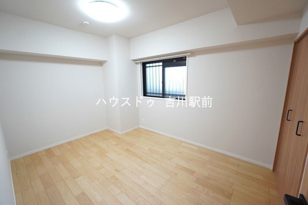 apartment 埼玉県吉川市木売１丁目9-4 クレオメデス101