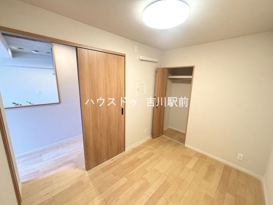 apartment 埼玉県吉川市木売１丁目9-4 クレオメデス101