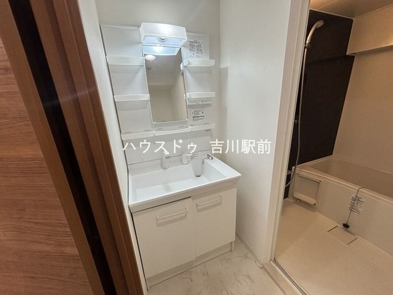 apartment 埼玉県吉川市木売１丁目9-4 クレオメデス101