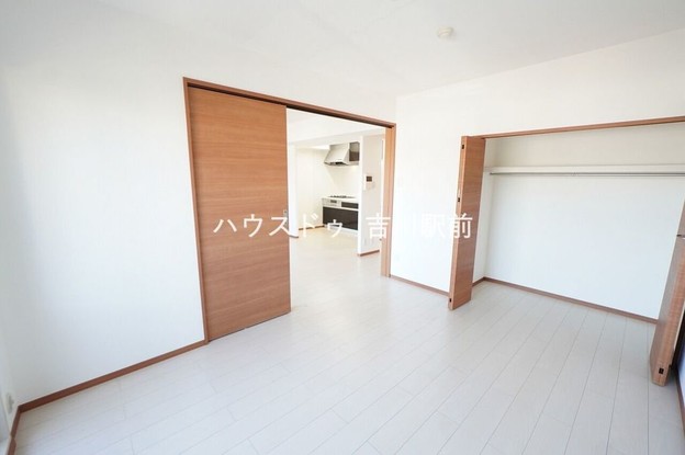apartment 埼玉県吉川市木売１丁目9-4 クレオメデス101