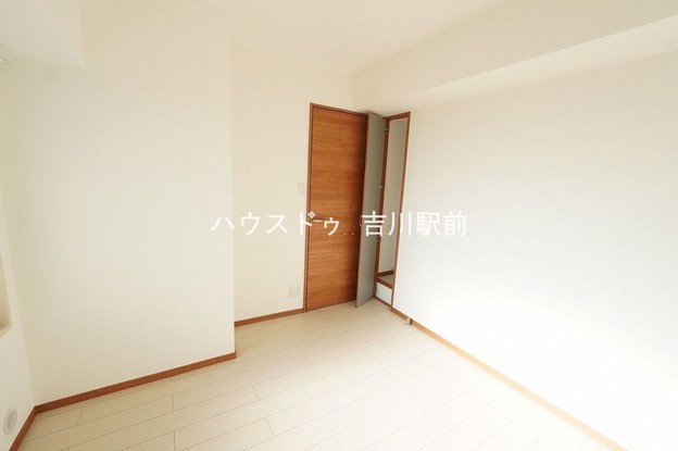apartment 埼玉県吉川市木売１丁目9-4 クレオメデス101