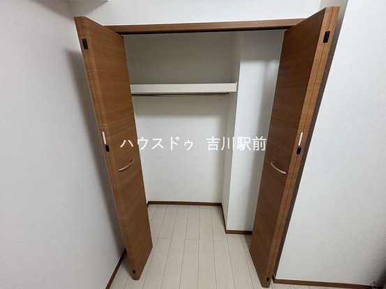 apartment 埼玉県吉川市木売１丁目9-4 クレオメデス101